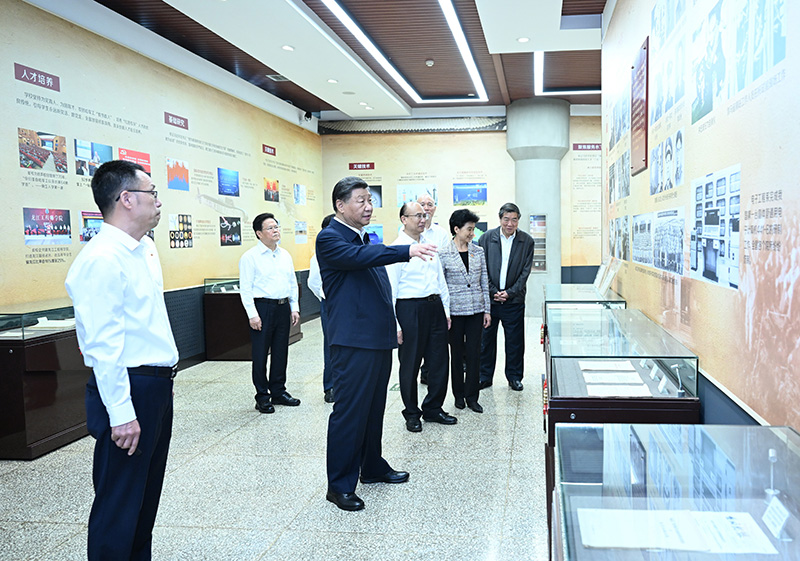 9月6日至8日，中共中央總書記、國家主席、中央軍委主席習(xí)近平在黑龍江考察。這是7日上午，習(xí)近平在哈爾濱工程大學(xué)哈軍工紀(jì)念館考察。